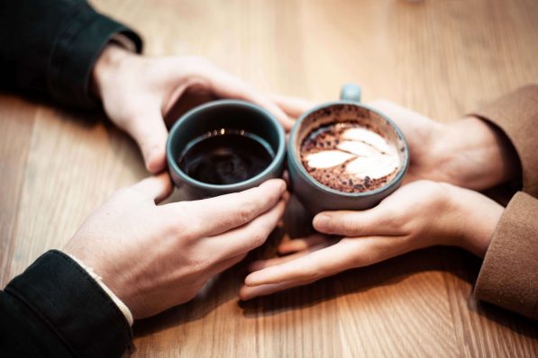 guys how to act on a first date